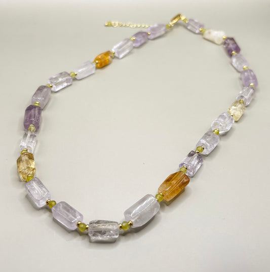 „Naszyjnik Golden Citrine z naturalnego cytrynu – biżuteria premium”

„Elegancki naszyjnik z cytrynu w złotych odcieniach”

„Zbliżenie naturalnego cytrynu w naszyjniku Golden Citrine”