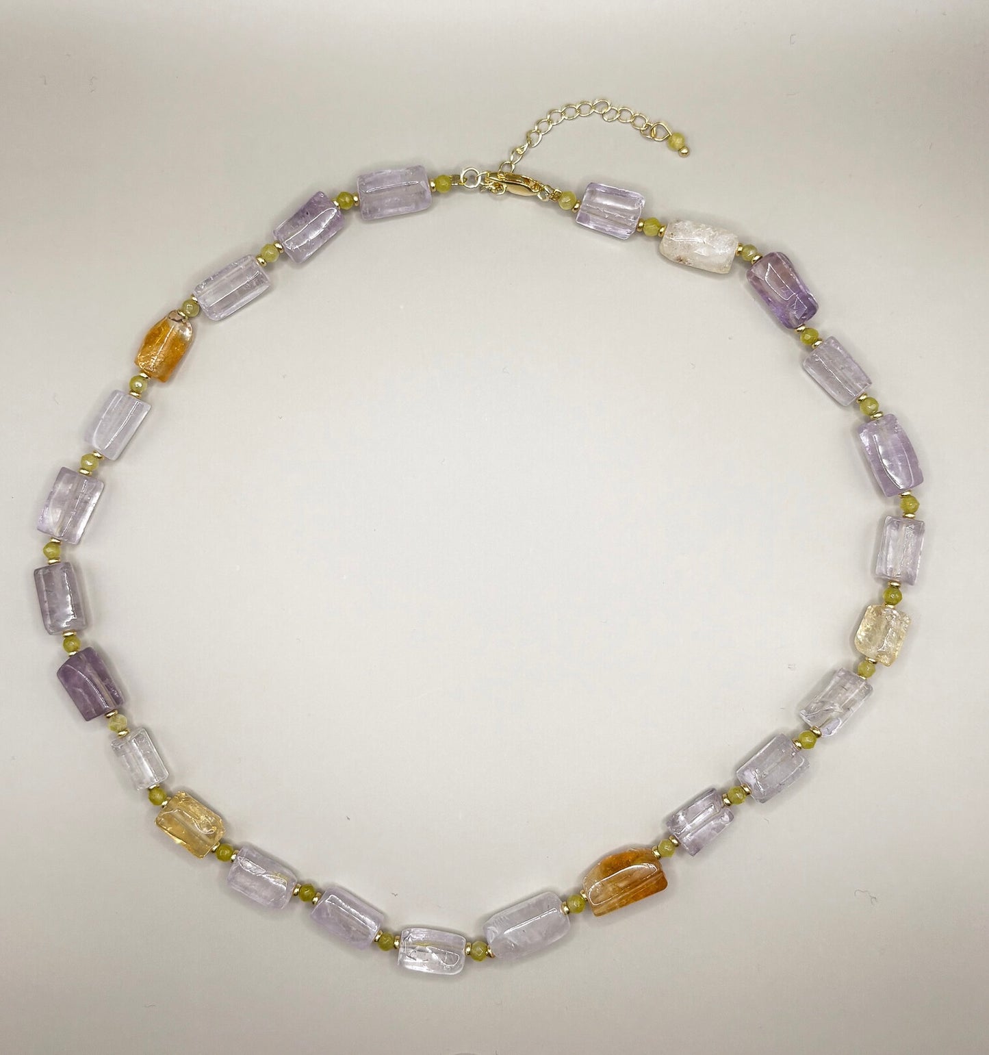 „Naszyjnik Golden Citrine z naturalnego cytrynu – biżuteria premium”

„Elegancki naszyjnik z cytrynu w złotych odcieniach”

„Zbliżenie naturalnego cytrynu w naszyjniku Golden Citrine”