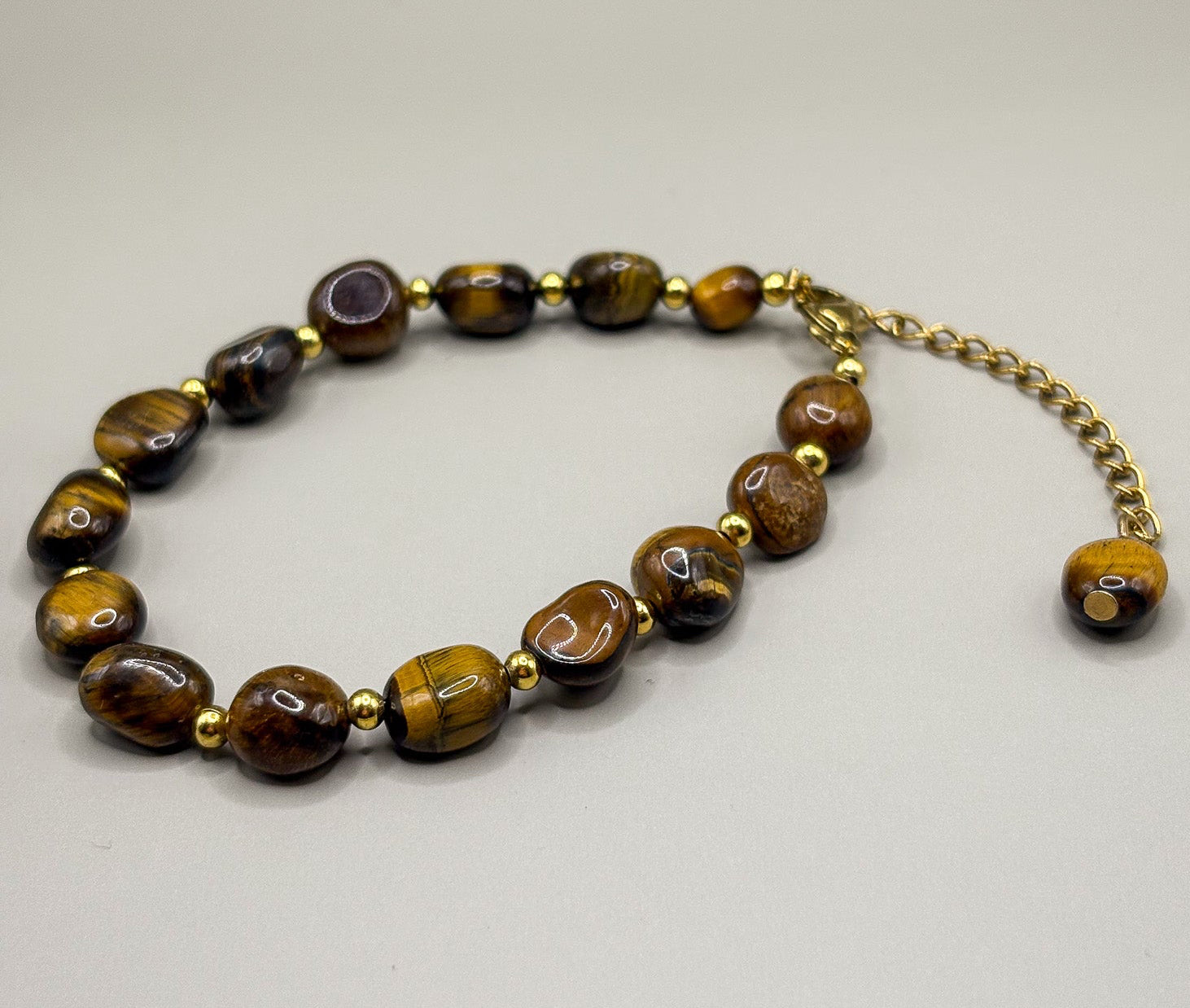 „Bransoletka z tygrysiego oka na złotych akcentach – Kolekcja Basic”
„Naturalne Tygrysie Oko – bransoletka ochrona i siła”
