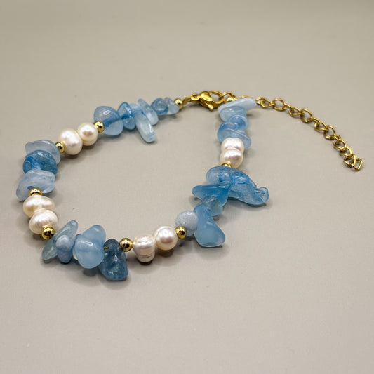 Bransoletka Aquamarine Dream — naturalny akwamaryn i perły, złote akcenty, długość ~17 cm + 5 cm regulator

